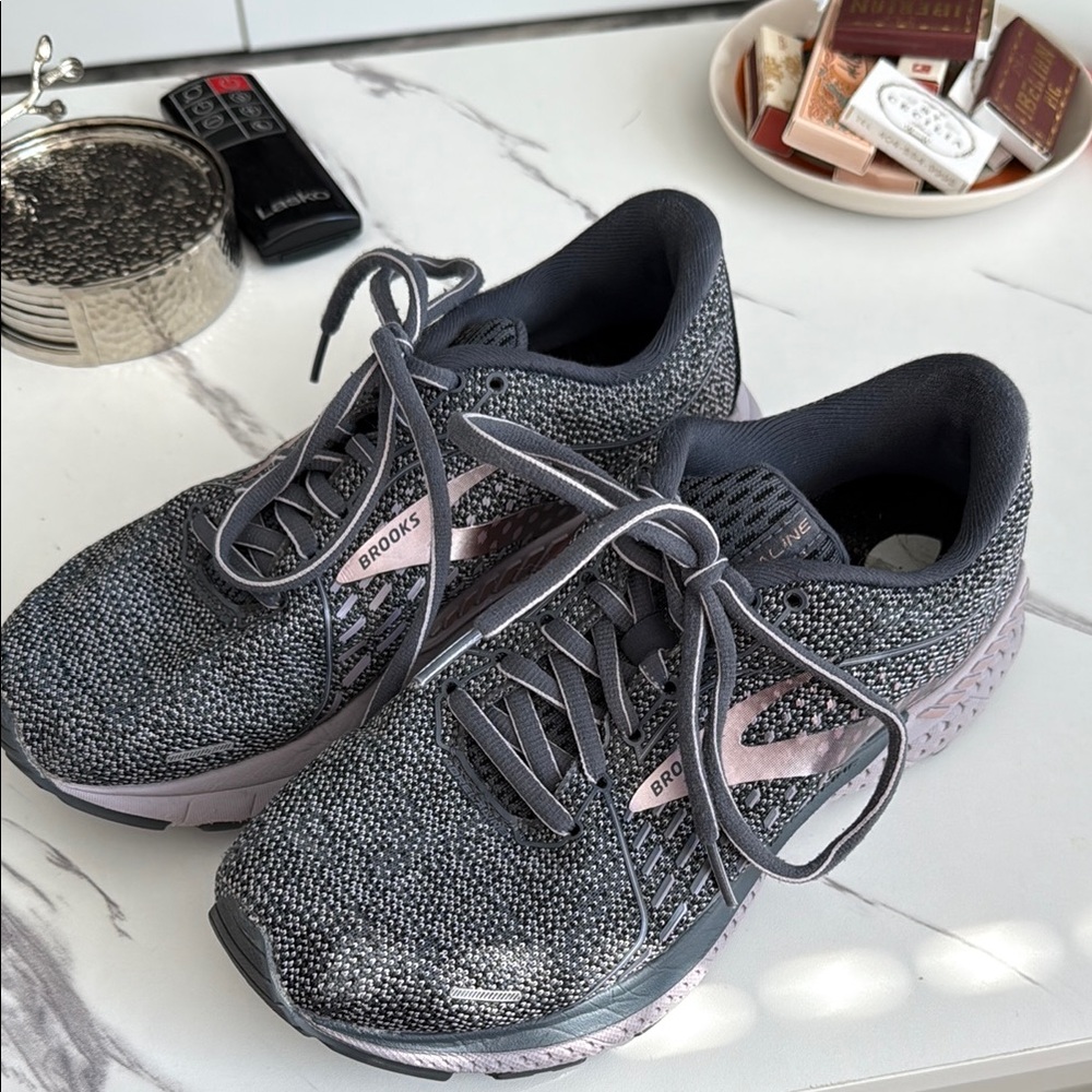 Brooks Women's Gray Running Shoes